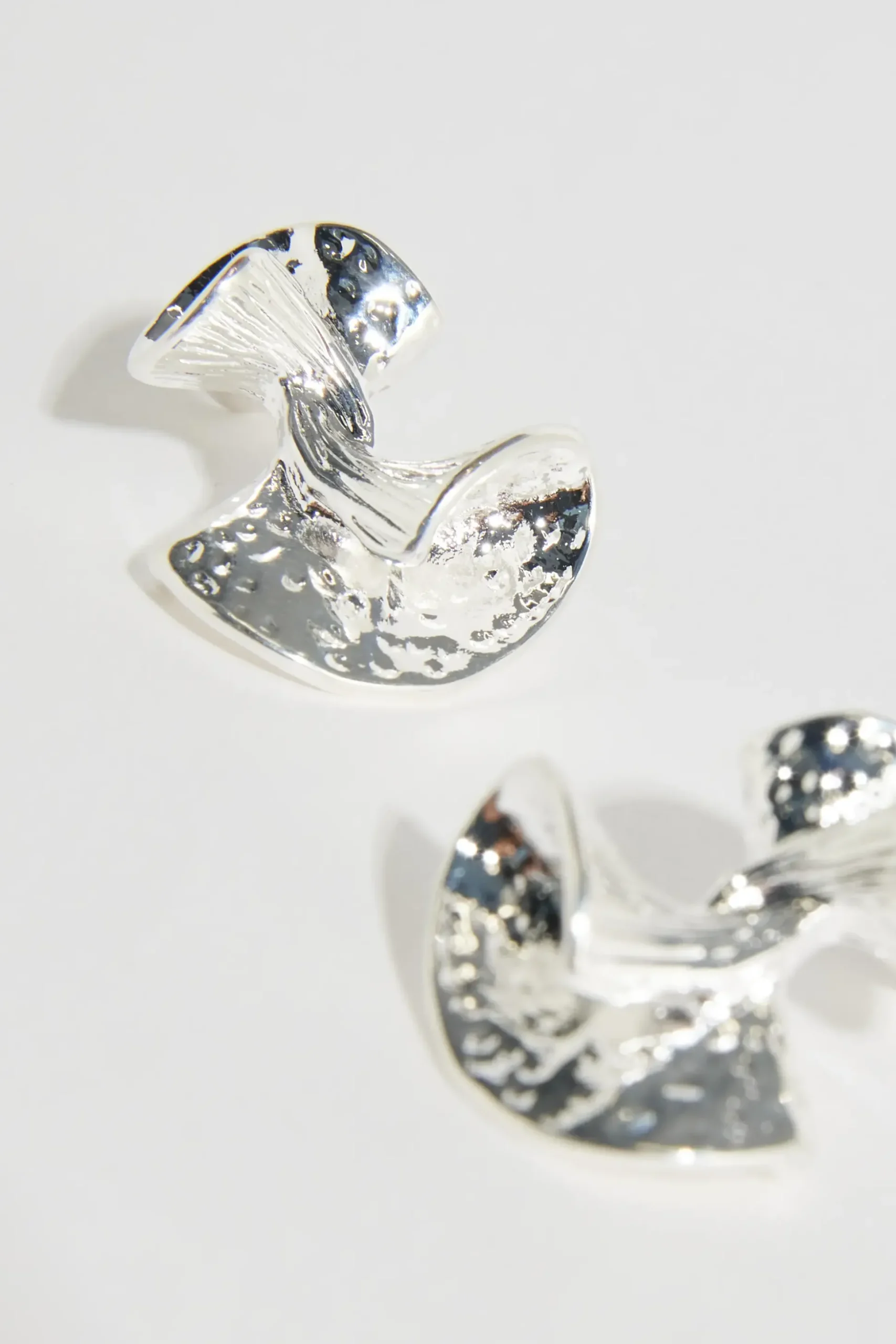 Bela Sonder Monroe Earrings
