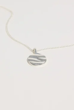 Caja Isla Circle Necklace