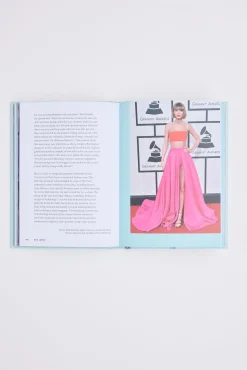Icons of Style: Taylor Swift Book