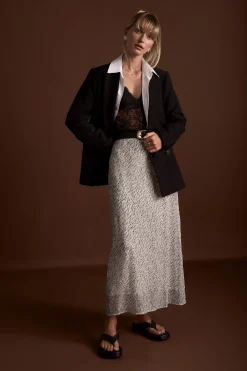The Lace Skirt