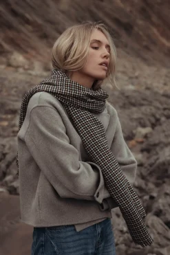 The Lightweight Wool Scarf