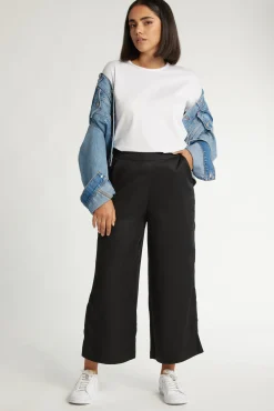 The Wide Leg Crop